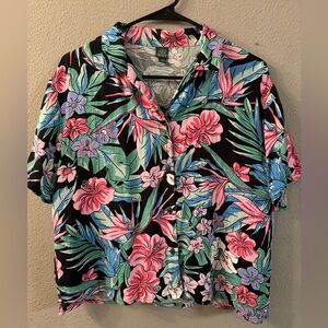Wild Fable Tropical Button Down Shirt. Womens size small